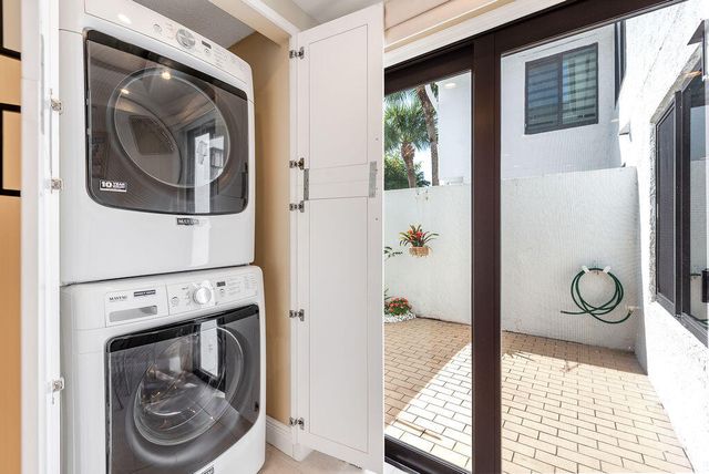 15351 Strathearn Drive 10302, Delray Beach, FL 33446