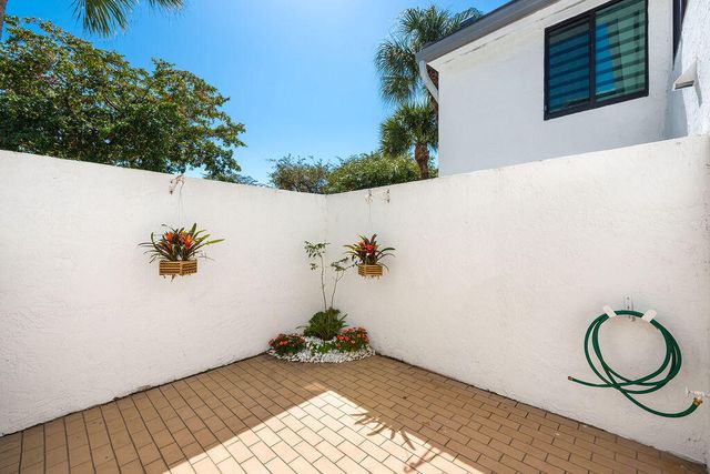 15351 Strathearn Drive 10302, Delray Beach, FL 33446