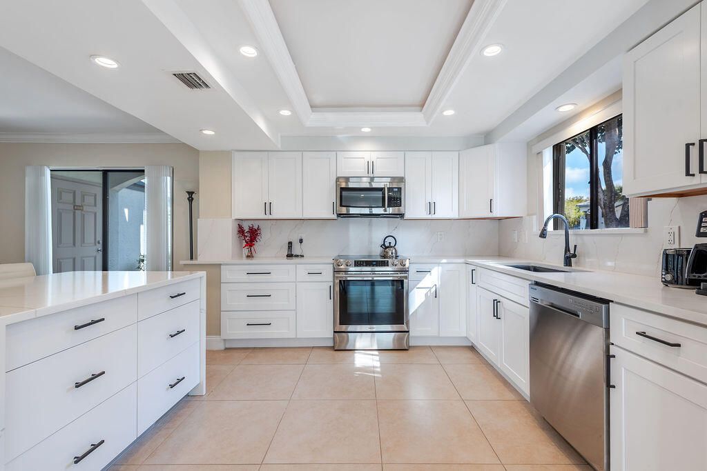 15351 Strathearn Drive 10302, Delray Beach, FL 33446