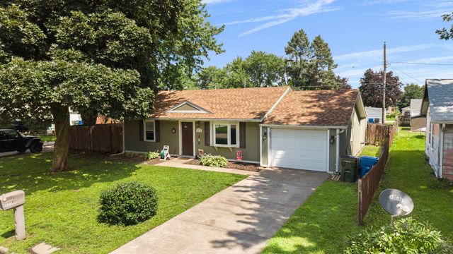 2714 W 70th Street, Davenport, IA 52806