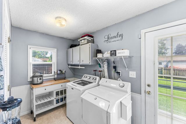 2714 W 70th Street, Davenport, IA 52806