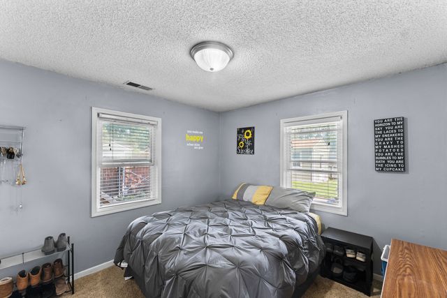 2714 W 70th Street, Davenport, IA 52806