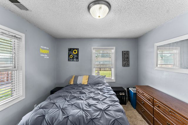 2714 W 70th Street, Davenport, IA 52806