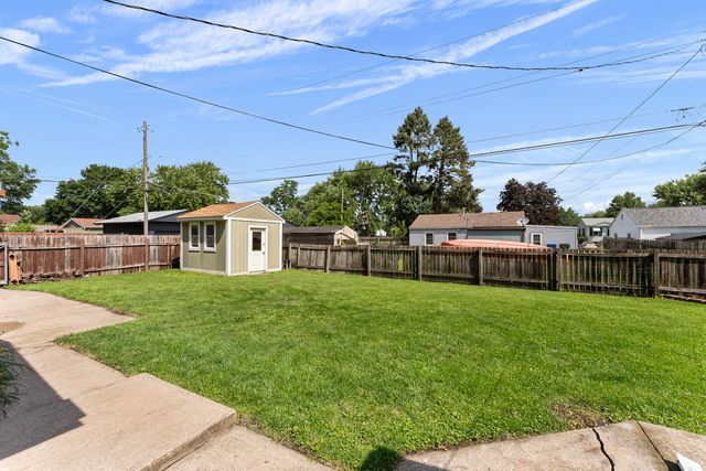 2714 W 70th Street, Davenport, IA 52806