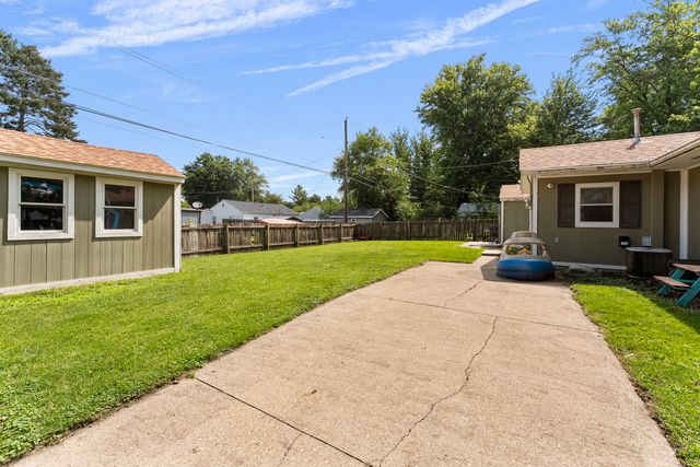 2714 W 70th Street, Davenport, IA 52806