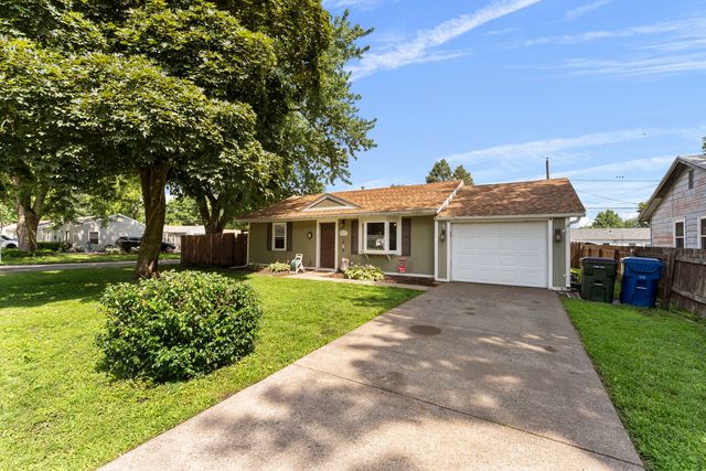 2714 W 70th Street, Davenport, IA 52806