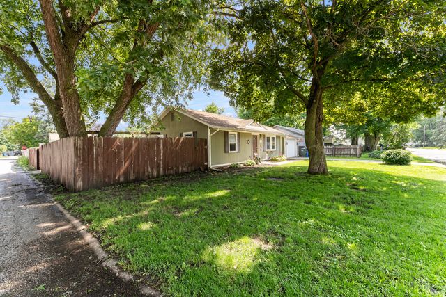 2714 W 70th Street, Davenport, IA 52806