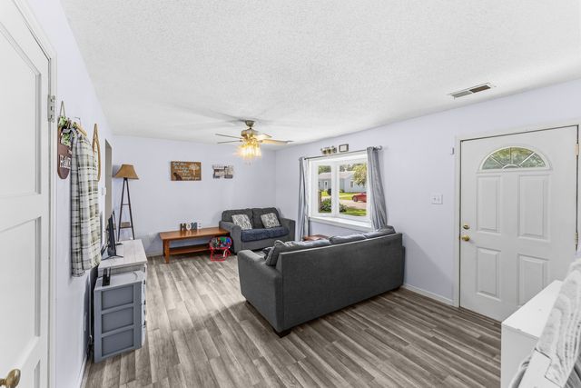 2714 W 70th Street, Davenport, IA 52806