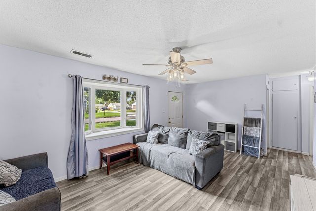 2714 W 70th Street, Davenport, IA 52806