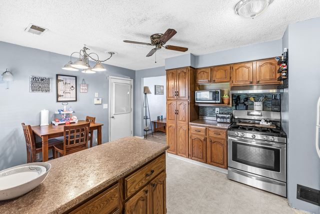 2714 W 70th Street, Davenport, IA 52806