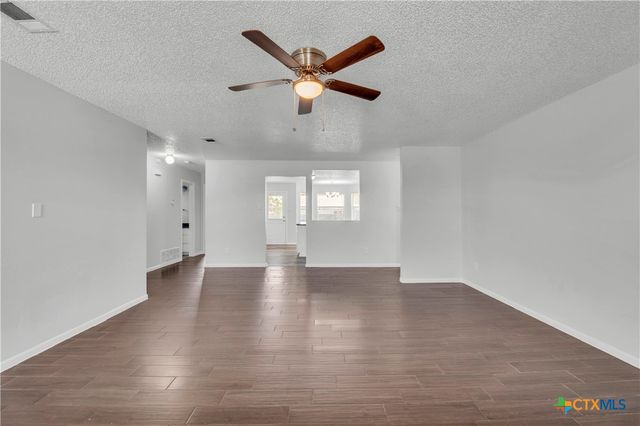 4300 Beach Ball Drive, Killeen, TX 76549