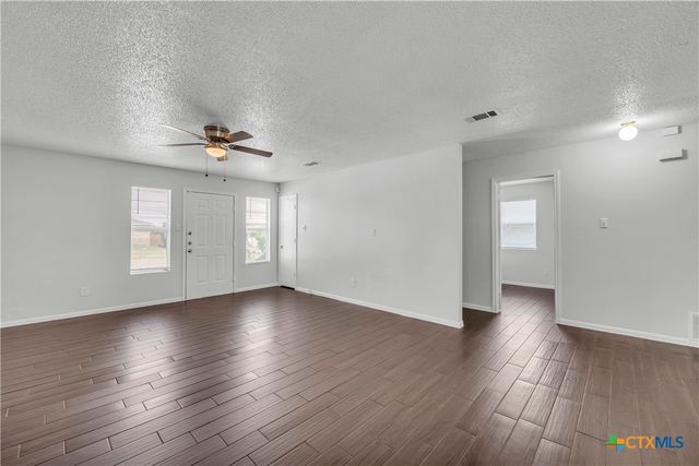 4300 Beach Ball Drive, Killeen, TX 76549