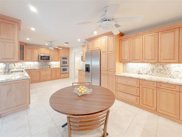 9350 SW 120th St, Miami, FL 33176