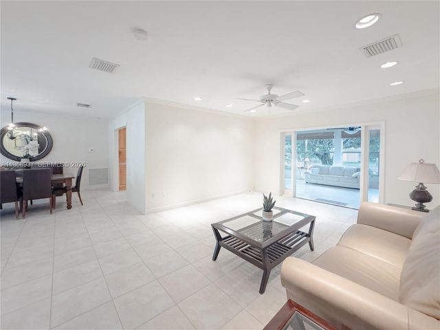 9350 SW 120th St, Miami, FL 33176