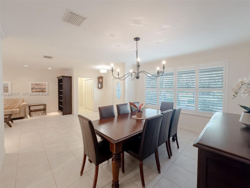 Image 11 of property listing at 9350 SW 120th St, Miami, FL 33176