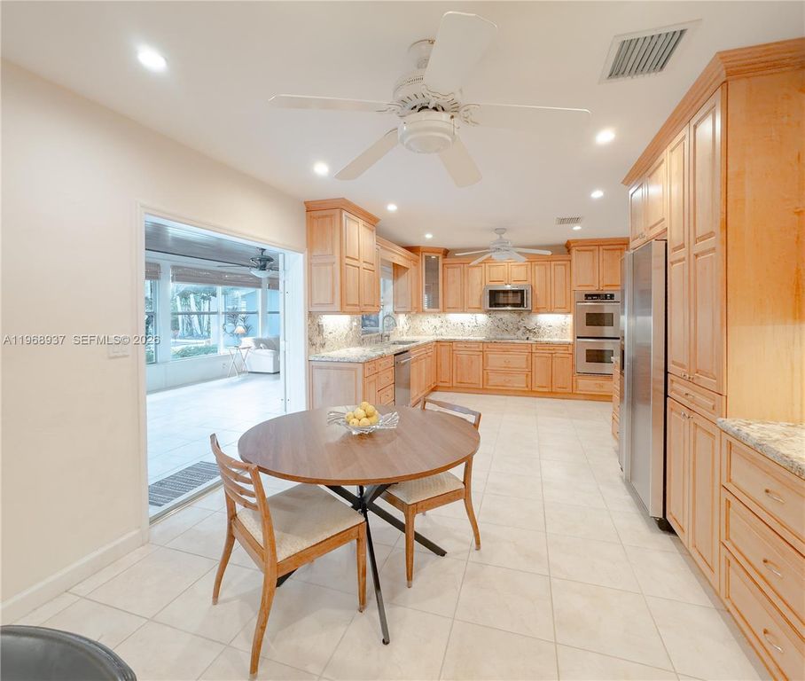 Image 13 of property listing at 9350 SW 120th St, Miami, FL 33176