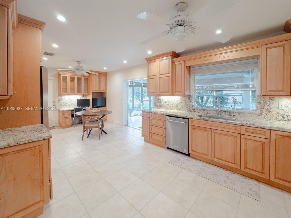 Image 16 of property listing at 9350 SW 120th St, Miami, FL 33176