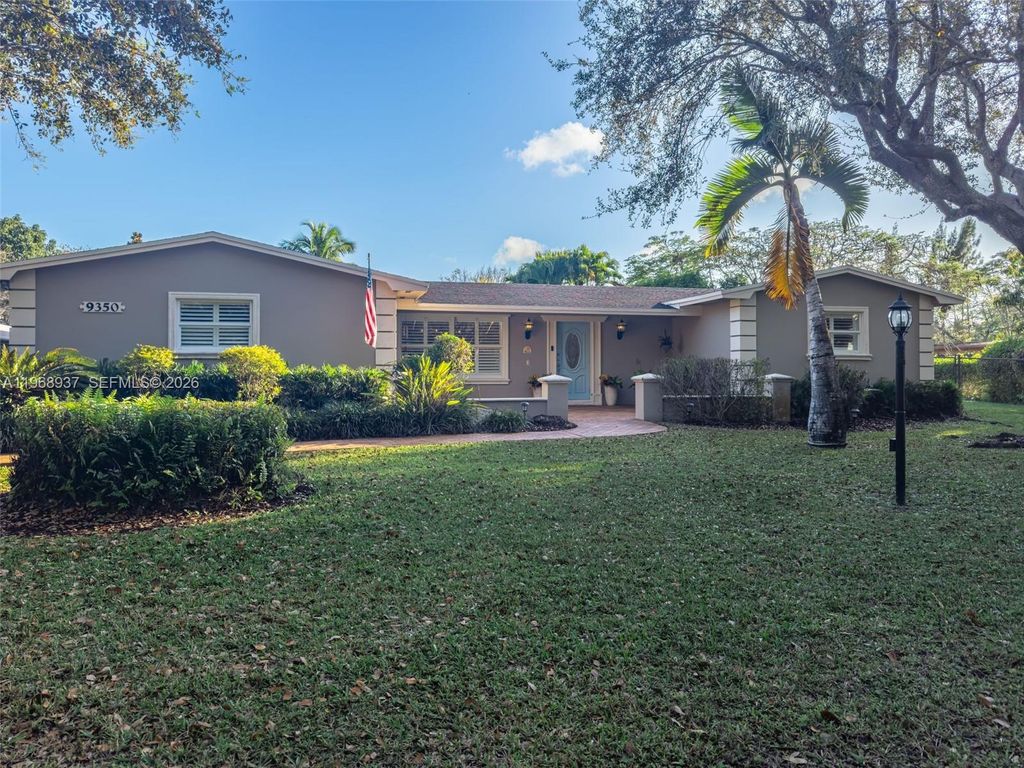 Image 2 of property listing at 9350 SW 120th St, Miami, FL 33176