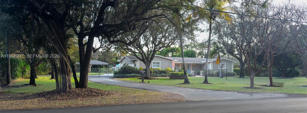 Image 3 of property listing at 9350 SW 120th St, Miami, FL 33176