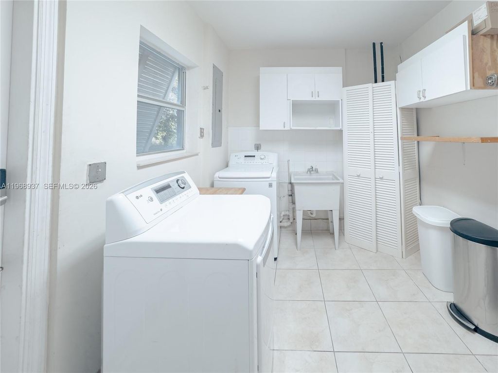 Image 31 of property listing at 9350 SW 120th St, Miami, FL 33176