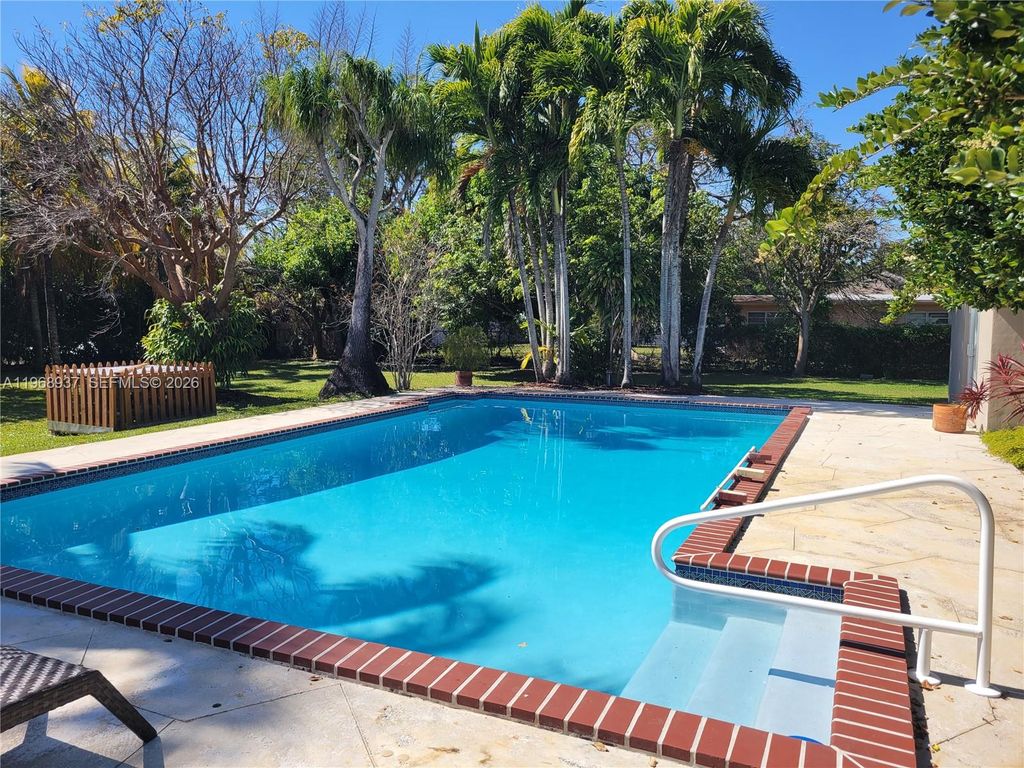 Image 38 of property listing at 9350 SW 120th St, Miami, FL 33176