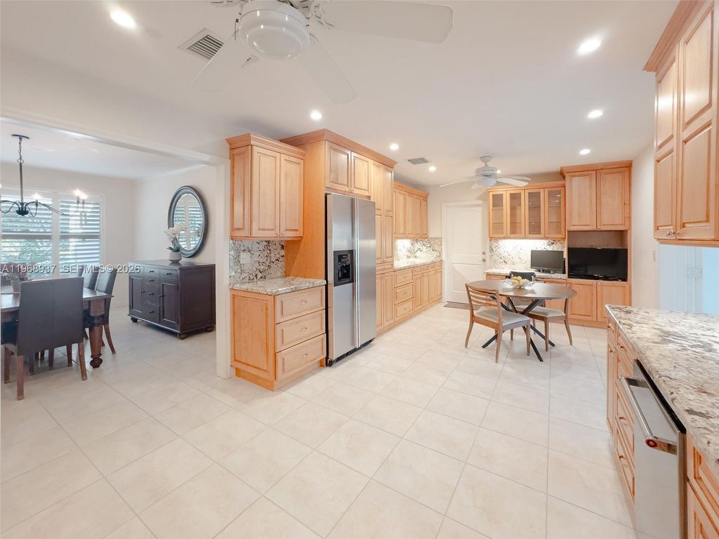 Image 54 of property listing at 9350 SW 120th St, Miami, FL 33176