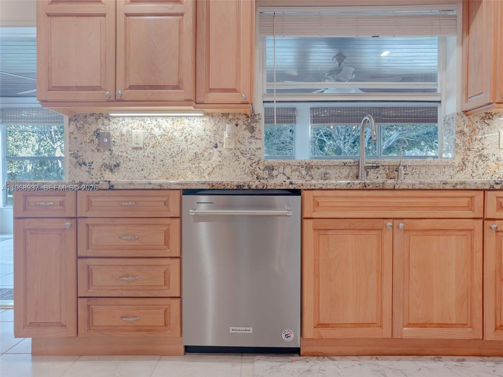 Image 56 of property listing at 9350 SW 120th St, Miami, FL 33176