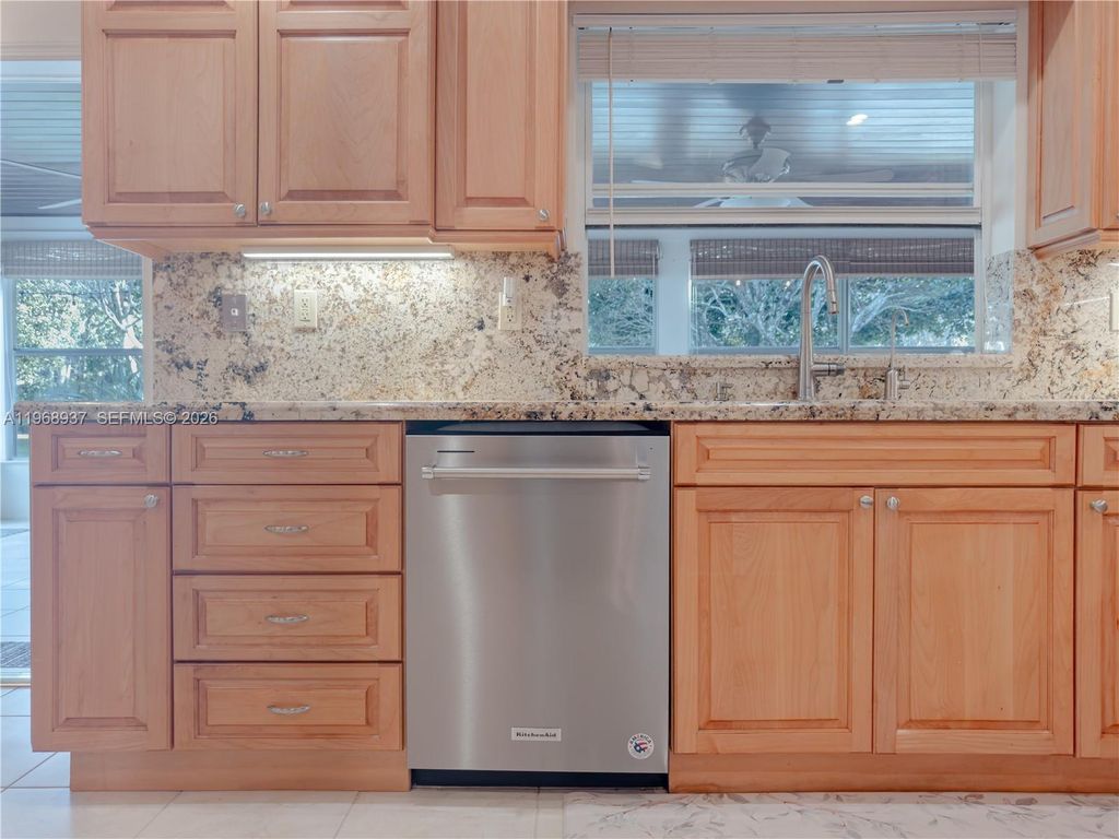 Image 58 of property listing at 9350 SW 120th St, Miami, FL 33176