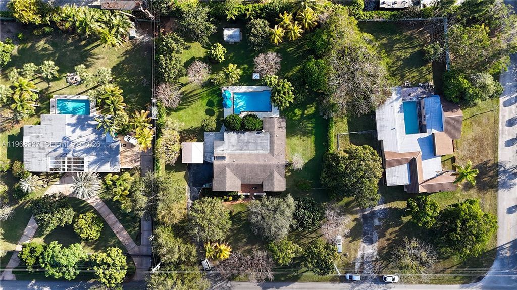 Image 61 of property listing at 9350 SW 120th St, Miami, FL 33176