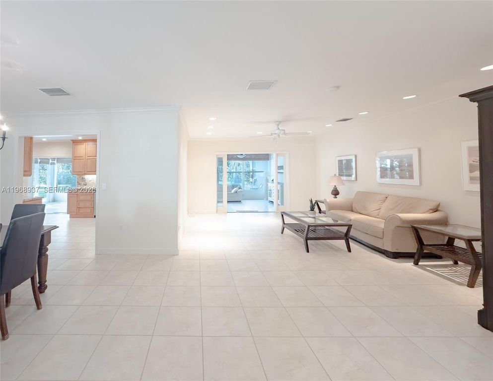 Image 8 of property listing at 9350 SW 120th St, Miami, FL 33176