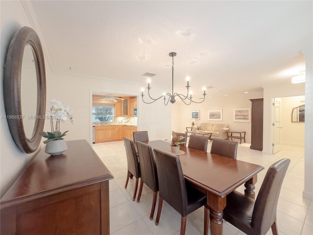 Image 9 of property listing at 9350 SW 120th St, Miami, FL 33176