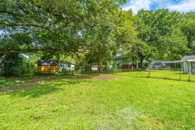 5056 Rockingham Street, North Charleston, SC 29406