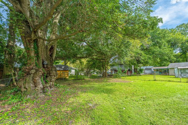 5056 Rockingham Street, North Charleston, SC 29406