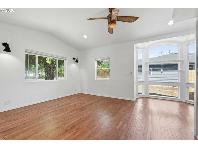 365 BOONE Rd Se, Salem, OR 97306