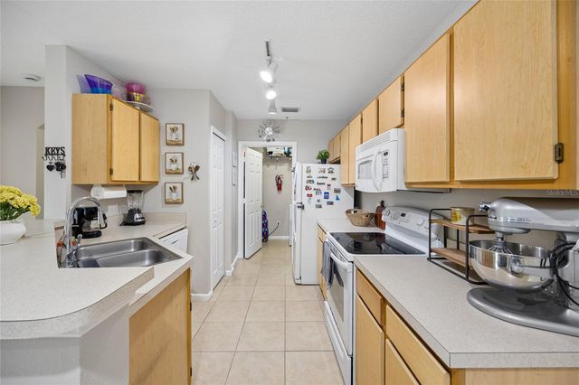 6596 SWISSCO DRIVE 1512, Orlando, FL 32822