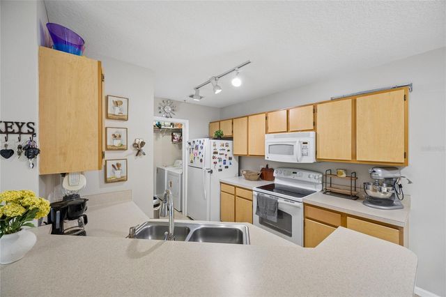 6596 SWISSCO DRIVE 1512, Orlando, FL 32822