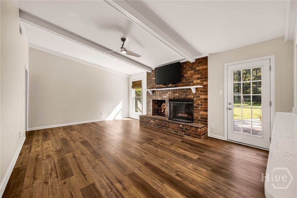 Image 11 of property listing at 614 Suncrest Boulevard, Savannah, GA 31410
