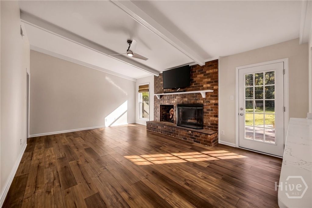 Image 12 of property listing at 614 Suncrest Boulevard, Savannah, GA 31410