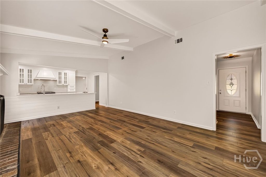 Image 14 of property listing at 614 Suncrest Boulevard, Savannah, GA 31410