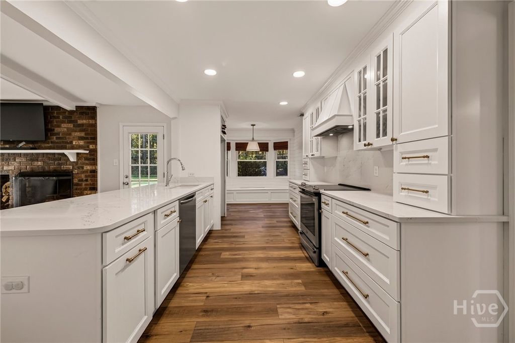 Image 15 of property listing at 614 Suncrest Boulevard, Savannah, GA 31410