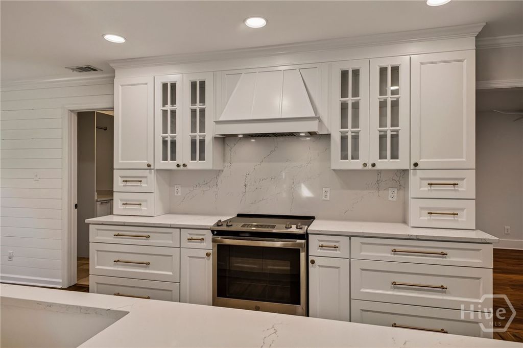 Image 17 of property listing at 614 Suncrest Boulevard, Savannah, GA 31410