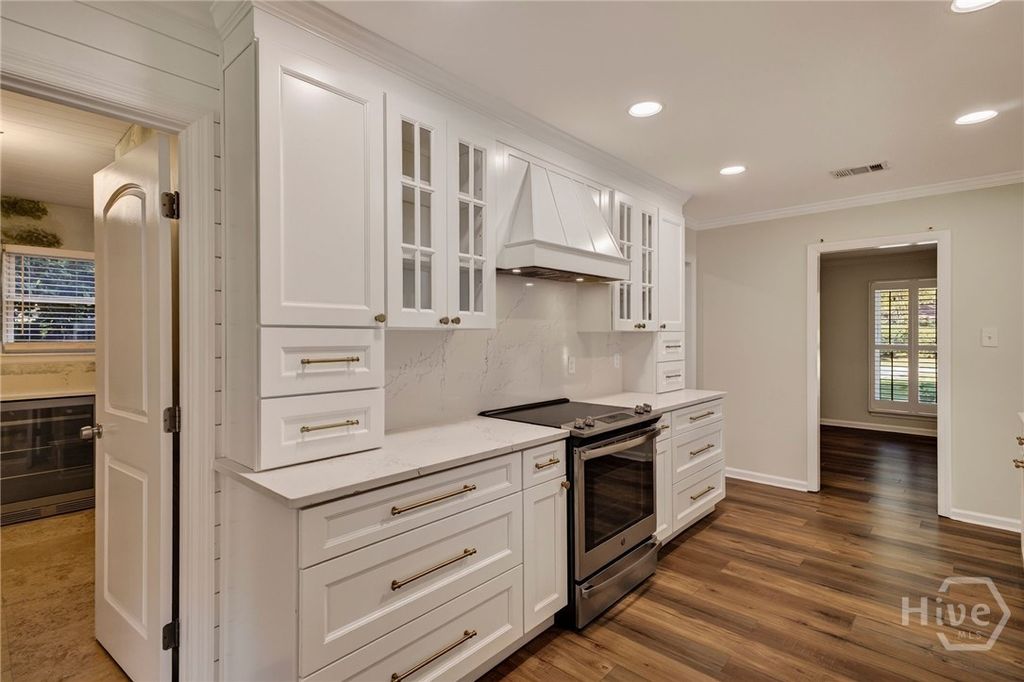 Image 18 of property listing at 614 Suncrest Boulevard, Savannah, GA 31410