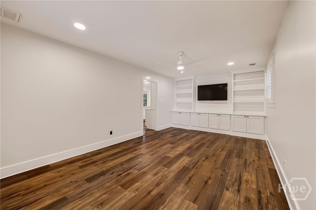 Image 34 of property listing at 614 Suncrest Boulevard, Savannah, GA 31410