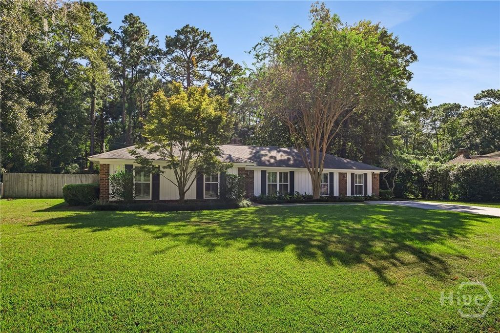 Image 4 of property listing at 614 Suncrest Boulevard, Savannah, GA 31410