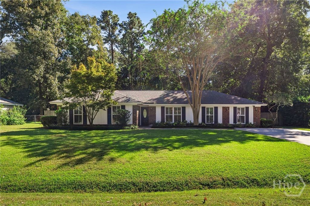 Image 5 of property listing at 614 Suncrest Boulevard, Savannah, GA 31410