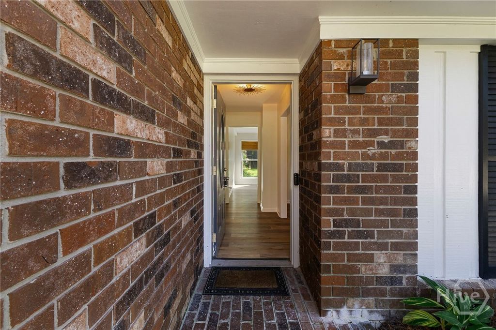 Image 6 of property listing at 614 Suncrest Boulevard, Savannah, GA 31410