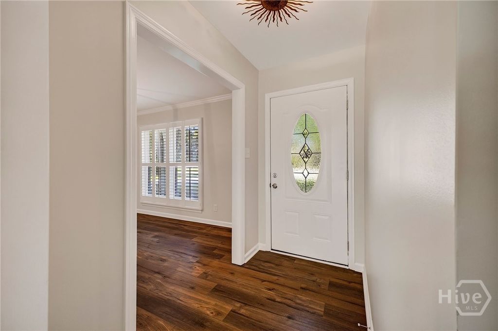 Image 7 of property listing at 614 Suncrest Boulevard, Savannah, GA 31410
