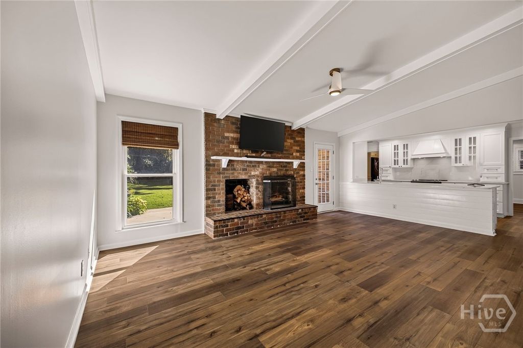 Image 8 of property listing at 614 Suncrest Boulevard, Savannah, GA 31410