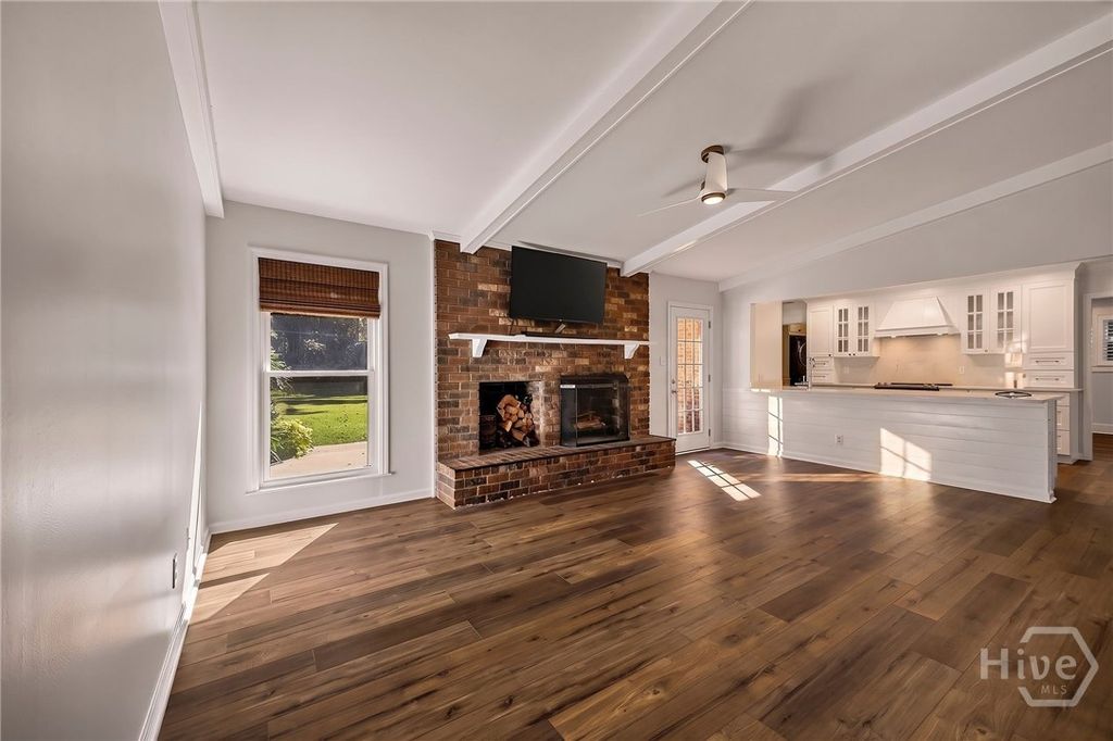 Image 9 of property listing at 614 Suncrest Boulevard, Savannah, GA 31410