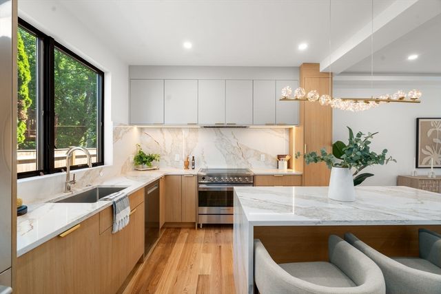 28 Keefe Ave 28, Newton, MA 02464